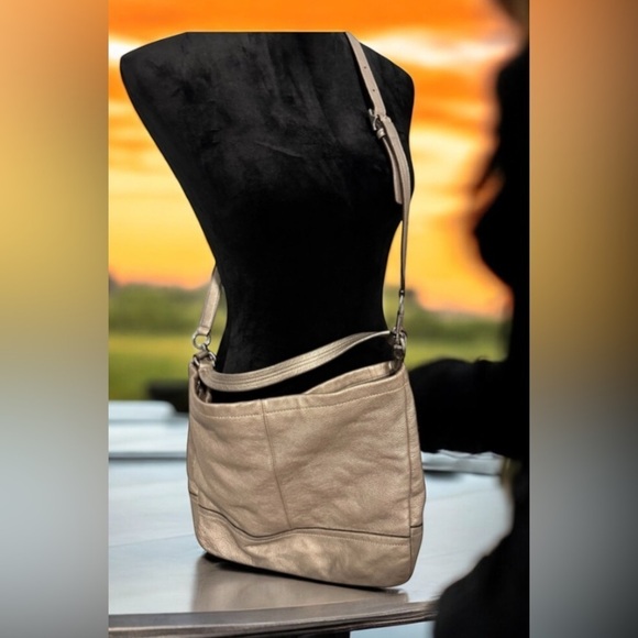 Coach hand bag crossbody bag gold vintage - Picture 2 of 12